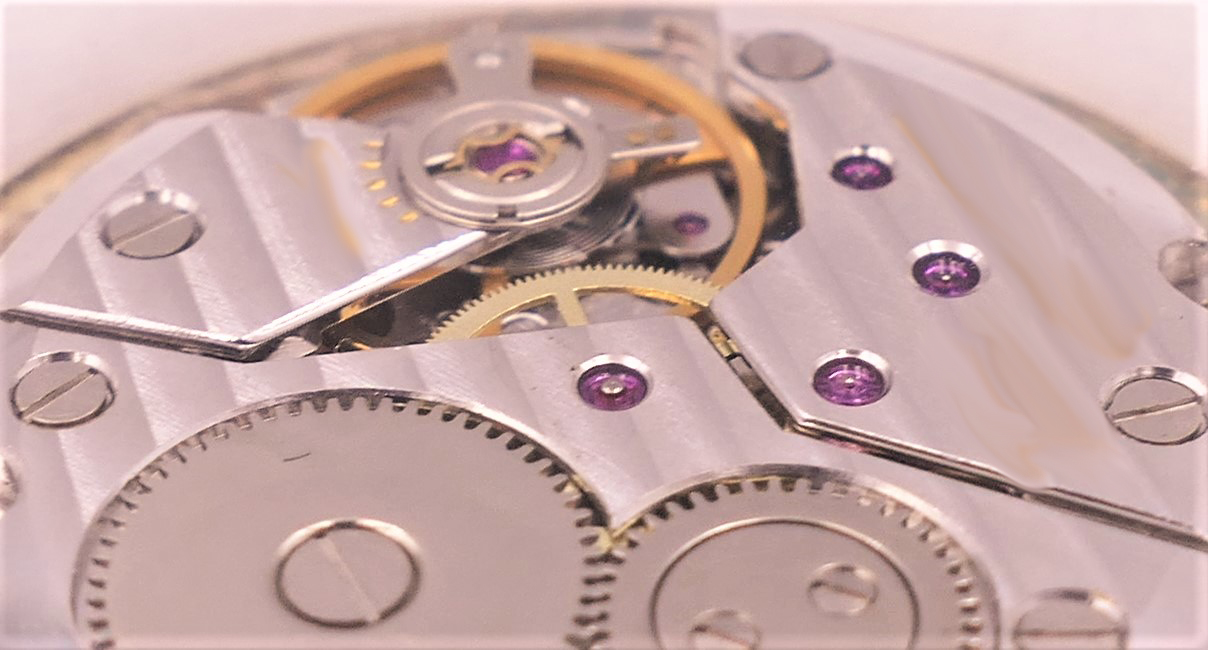 時計内部の分解掃除イメージ